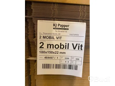 2 pallar med små kartonger i vitt "2 mobil vit" från KJ Papper, Ca 5200 kartonger per pall